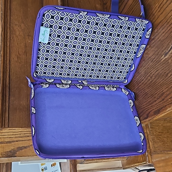 Vera Bradley iPad/tablet/laptop case - Picture 5 of 7